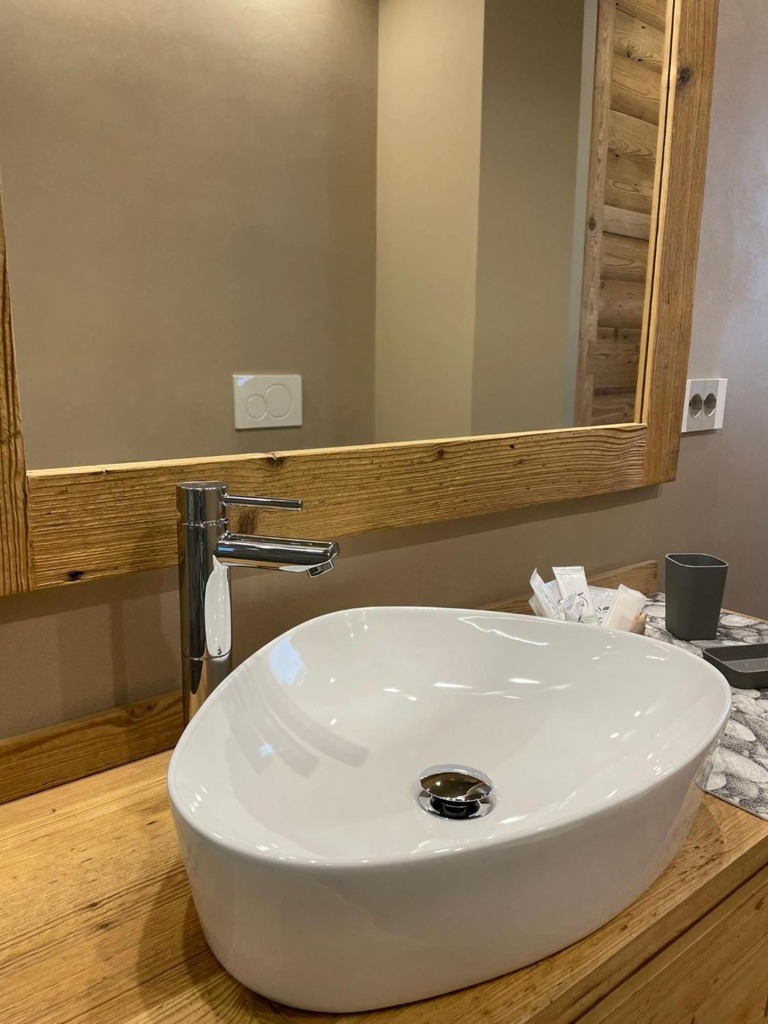 Trilogy Apartment Aosta Luaran gambar