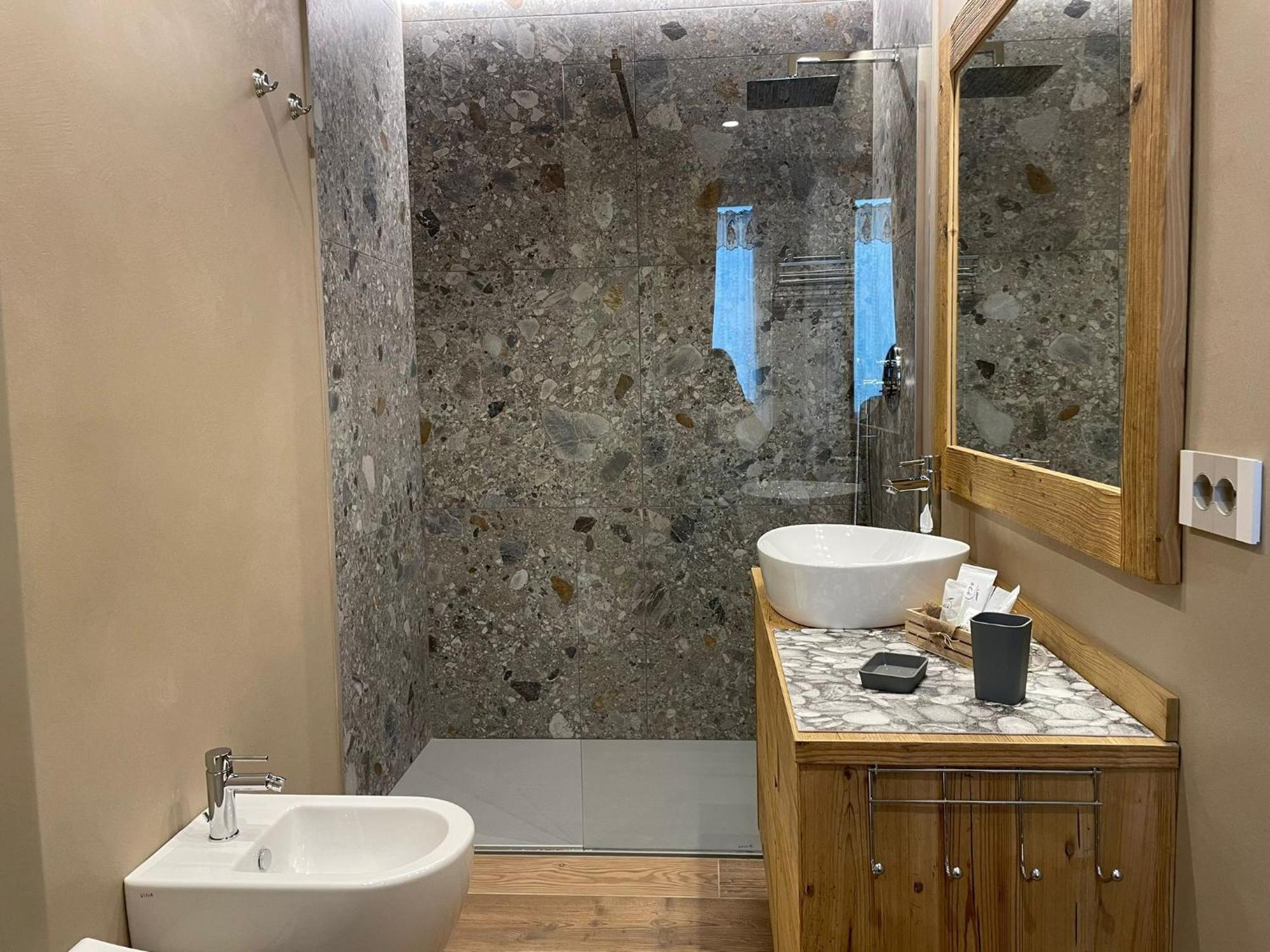 Trilogy Apartment Aosta Luaran gambar