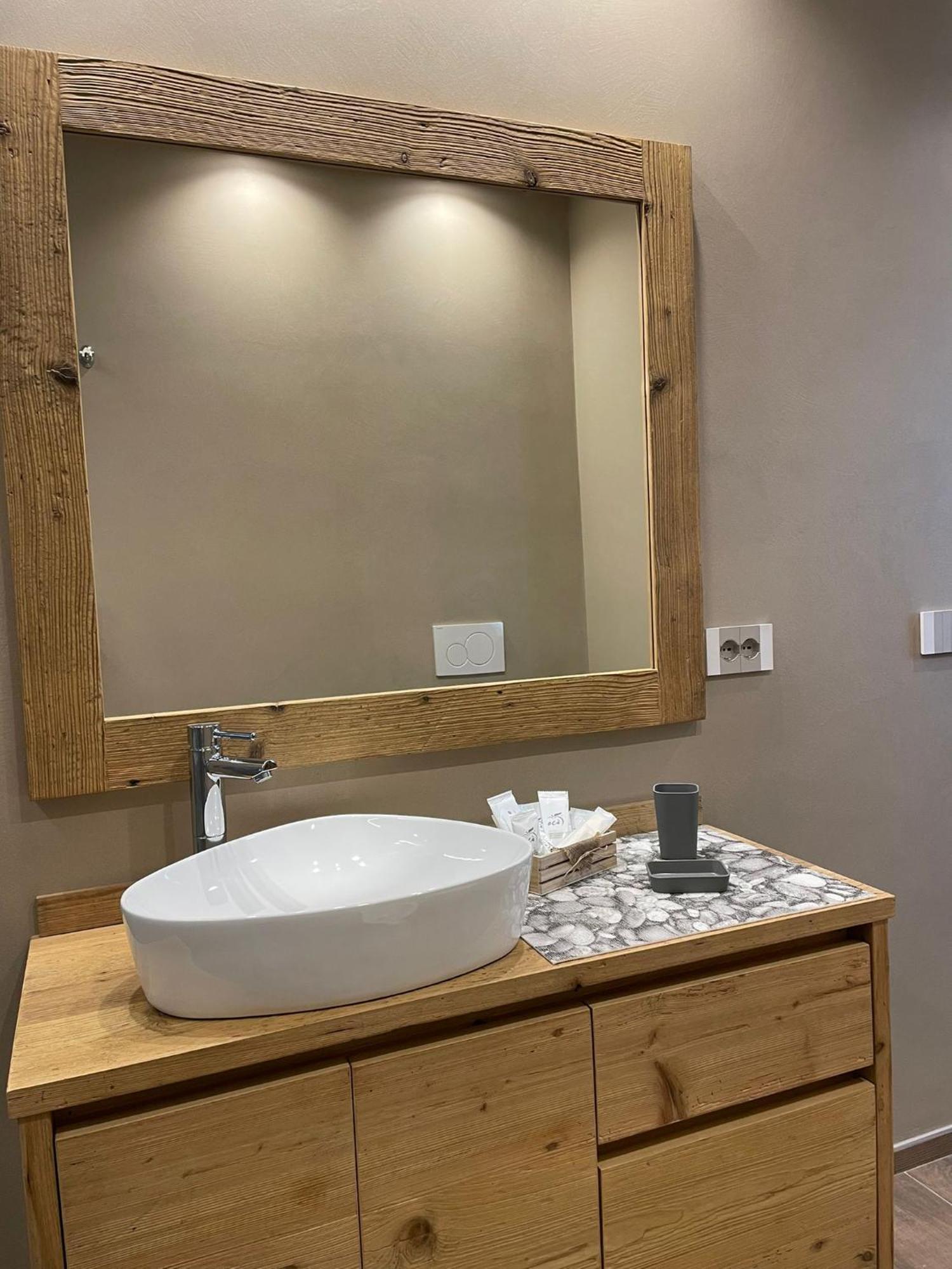 Trilogy Apartment Aosta Luaran gambar