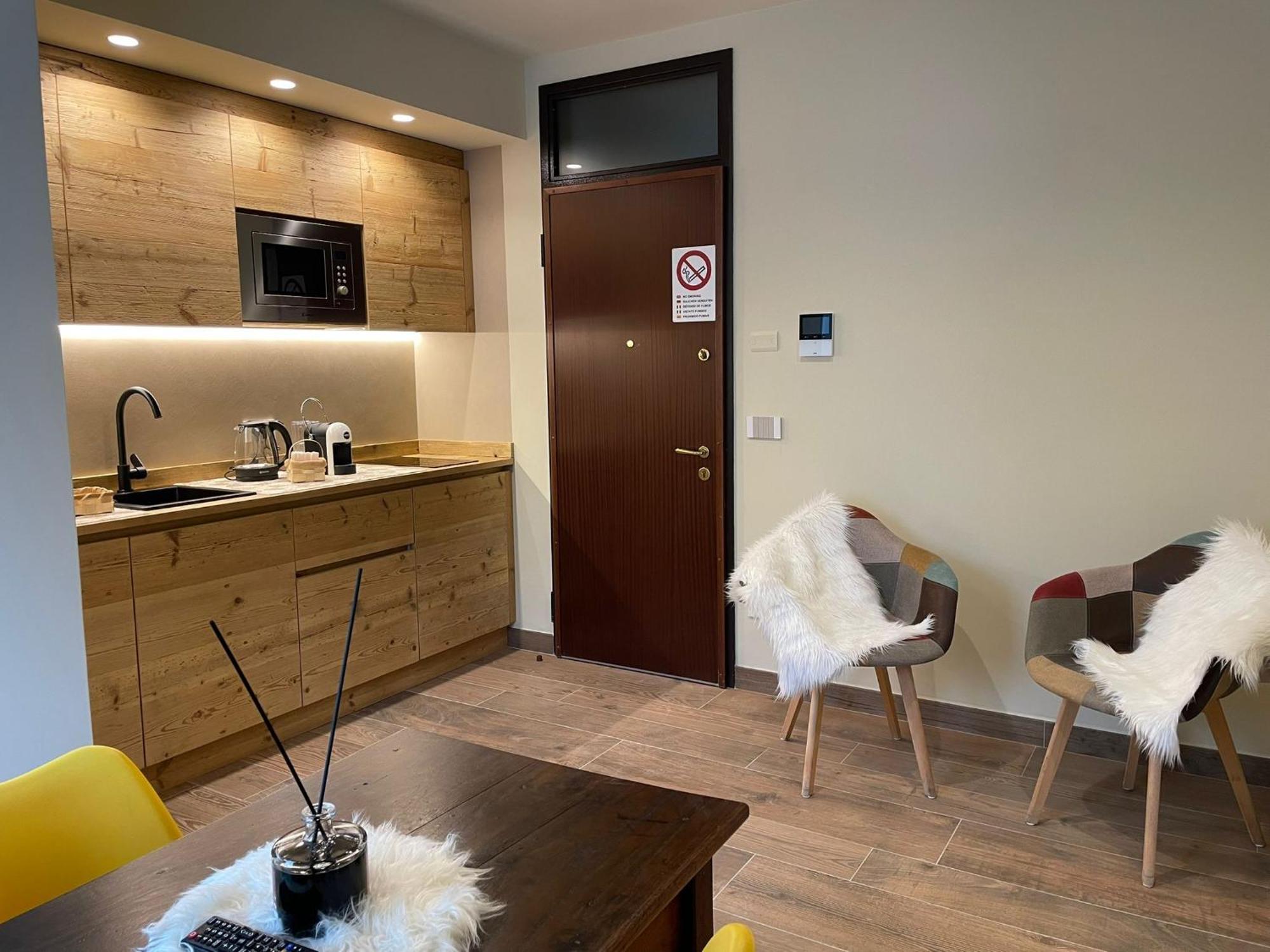 Trilogy Apartment Aosta Luaran gambar